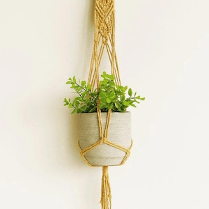 Senfgelber Makramee Pflanzenhänger, Boho Wohnkultur, Zimmerpflanzenhalter Geschenk