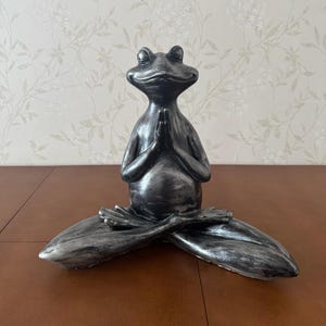 Meditating Frog Sculpture, Frog Statue Lotus Pose, Zen Frog Figurine, Frog Ornament Yoga, Meditating Frog Figurine, Zen Frog Figurine