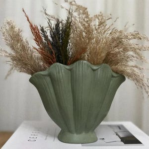 Ceramic Seashell Bowl, Coastal Ceramic Decor, Sleek Decorative Vase, Unique Sculptural Vase, Stylish Flower Vase, Ceramic Seashell Vase