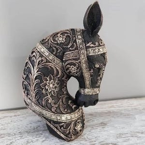 Ornate Horse Head Sculpture, Elegant Horse Figurine, Decorative Horse Head, Polyester Horse Decor, Horse Lover Gift,  Modern Horse Bust