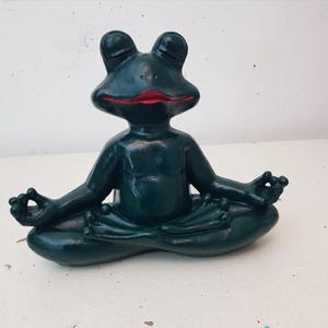 Yoga Frog Statue, Zen Meditation Frog Figurine, Outdoor Frog Sculpture, Yoga Frog Figurine, Meditation Frog Decor, Zen Garden Statue