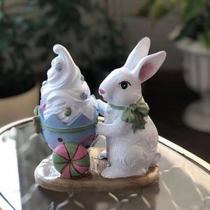 Rabbit Holding Ice Cream Cart Figurine, Whimsical Bunny Ice Cream Vendor, Bunny Vendor Figurine, Rabbit Themed Decoration , Rabbit Decor