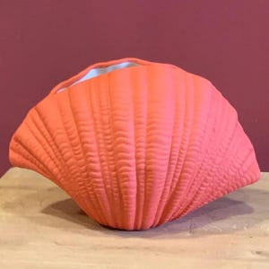 Ceramic Seashell Decorative Bowl, Coastal Shell Accent Piece, Modern Ocean-Inspired Home Decor, Ceramic Seashell Bowl, Coastal Ceramic Decor