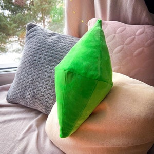 Oreiller Plumbob en peluche douce pour les fans des Sims | Décoration confortable pour salle de jeu | Le cadeau parfait pour les gamers pour un anniversaire et Noël