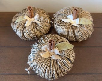 手作りジュートカボチャ：シナモンの茎を使った秋の装飾
