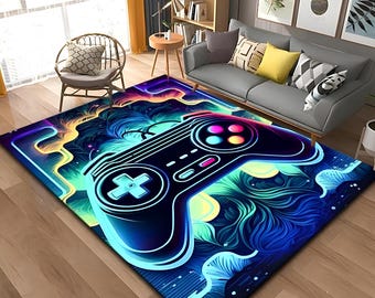 Puede incluir: Una alfombra azul, morada y amarilla con un diseño de mando de videojuego de neón. El mando es negro con botones de colores y un contorno brillante.