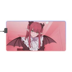 Różowa podkładka LED do gier z dziewczyną z anime | Podkładka na biurko RGB