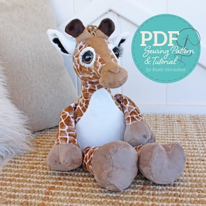 Molde para costurar girafa de pelúcia – Girafa de pelúcia deitada (PDF digital)