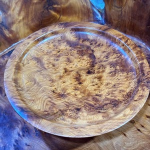 Large Moroccan Thuya Wood Serving Plate – Handmade Rustic Fruit Tray – Natural Burl Wood Decorative Platter
