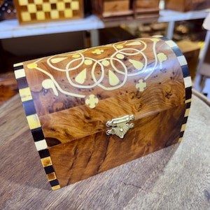 Cofre de madera de tuya marroquí hecho a mano – Joyero decorativo – Madera de arar con incrustaciones de concha – Pequeño regalo para guardar recuerdos