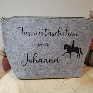 Personalisiertes Täschchen für Reiter I Turniertasche I Reitsportzubehör I Kosmetiktasche Schminktasche aus Filz I Geschenk I Geburtstag