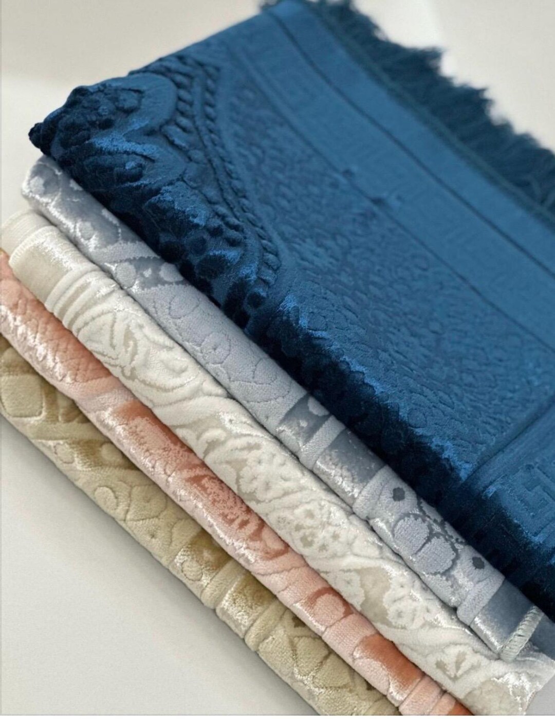 Tapis de Prière modèle Damas rose a Motifs Al Najah