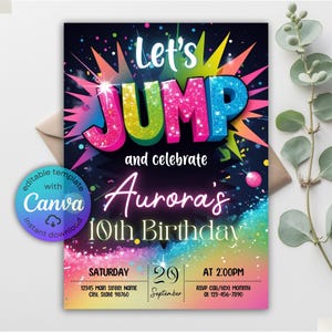 以下が含まれることがあります： 「Let's JUMP」の文字が大きくキラキラと輝く、カラフルな誕生日パーティーの招待状。オーロラの10歳の誕生日パーティーの招待状で、日付、時間、出欠確認情報が含まれています。活気に満ちたお祝いのテーマが特徴です。