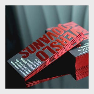 100 cartes de visite avec feuille rouge, noire, écologique, texte en relief, carte de luxe à bords rouges, option or rose personnalisée, cartes professionnelles épaisses
