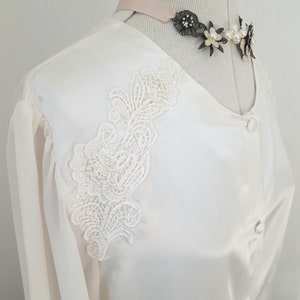 White victorian inspired blouse, 90s does Edwardian tops, cottagecore style clothing