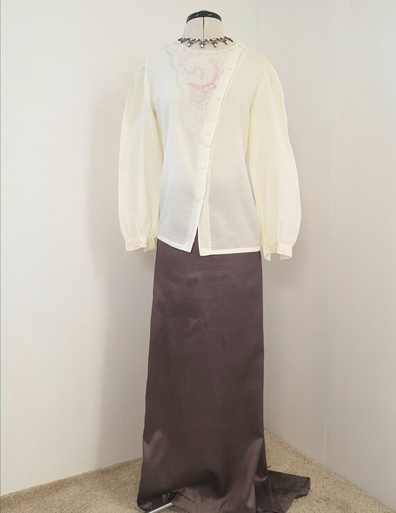 beige embroidered blouse, edwardian look with butt