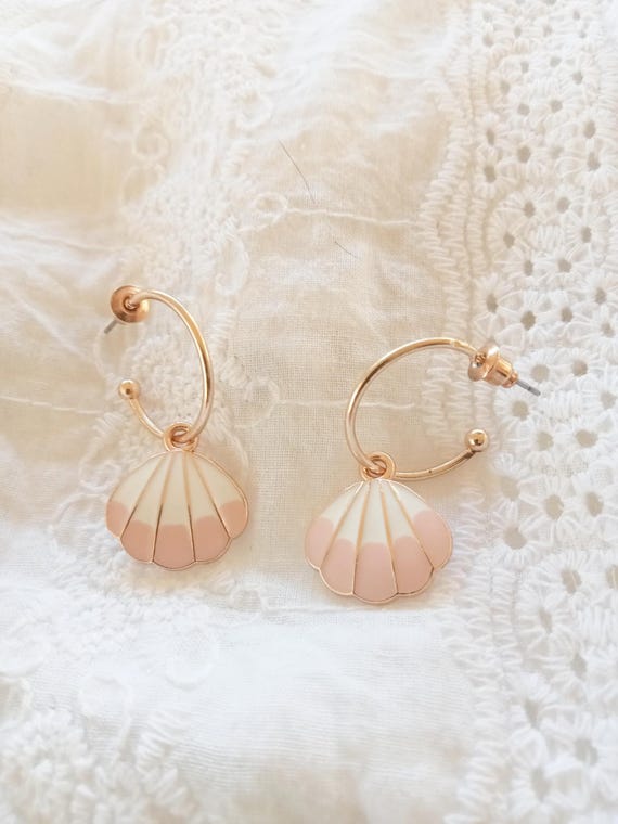 Vintage dangle shell shape earrings, goldtone sta… - image 1