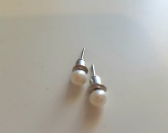 vintage 80s pearls earrings, white silvertone, small studs, pearl jewellery