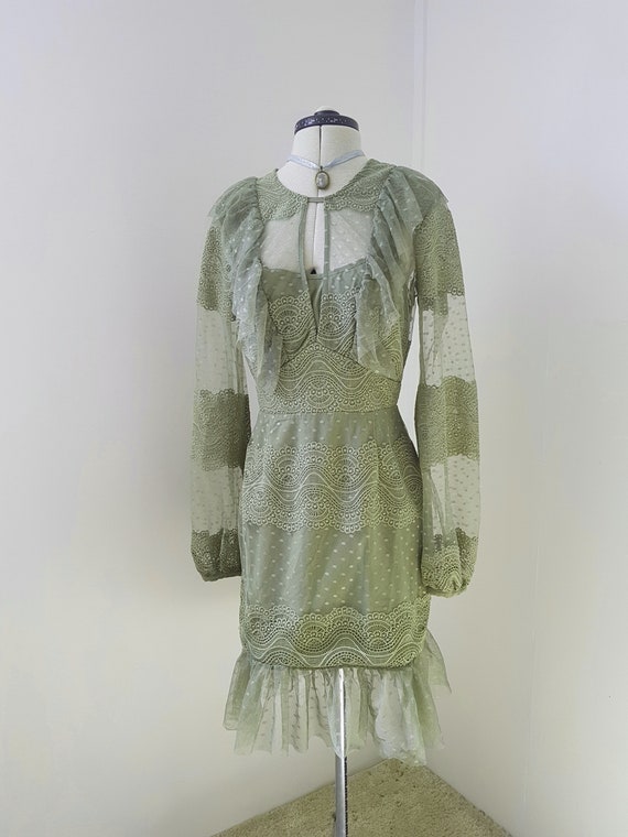 SPECTACULAR green lace dress, tulle and lace layer