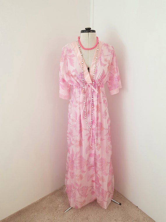 70s dressing gown, 1970s lingerie, nightwear, pink