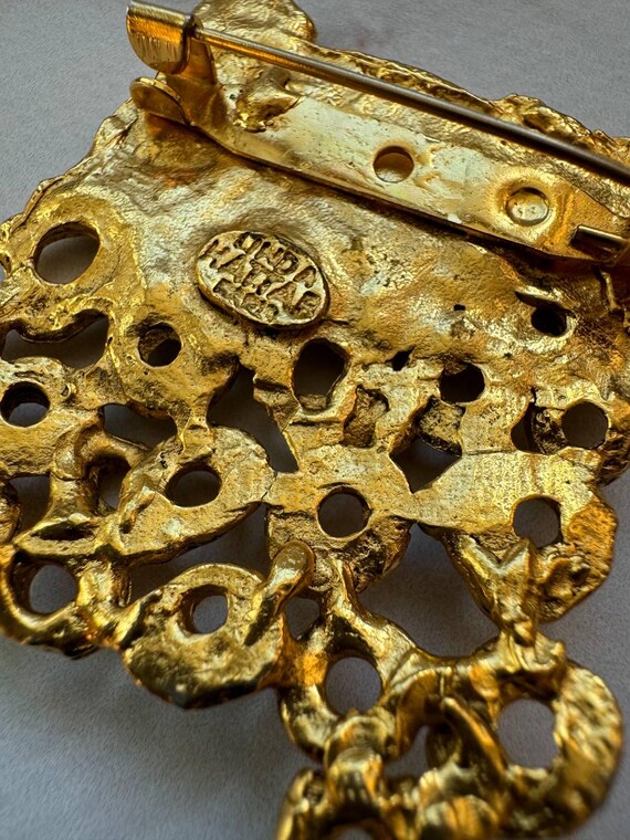 Broche Vintage Linda Hattab Paris - Pièce D'occasion Unique Et élégante, Parfaite Pour Customiser Tes Vestes Et Robes