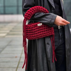 handgefertigte Häkeltasche | nachhaltige Tasche | T-Shirt Garn Tasche | bordeaux Tasche | Gehäkelte Tasche | recycelten Materialien | bordeaux Tasche | Handtasche