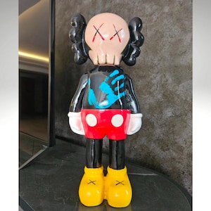 Handbemalte KAWS Begleiter-Skulptur: Pop Art Dekoration (26 cm)