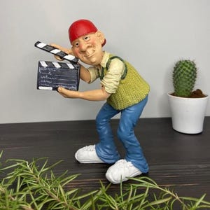 Figurka reżysera, Statua reżysera, Rzeźba reżysera, Zabawny prezent z kreskówek, Dekoracja studia, Reżyserzy, Gwiazda filmowa, Prezent dla aktora-celebryty