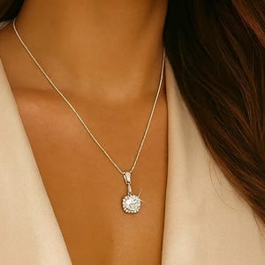 Halsband och örhängen i sterlingsilver med Swarovski-kristaller