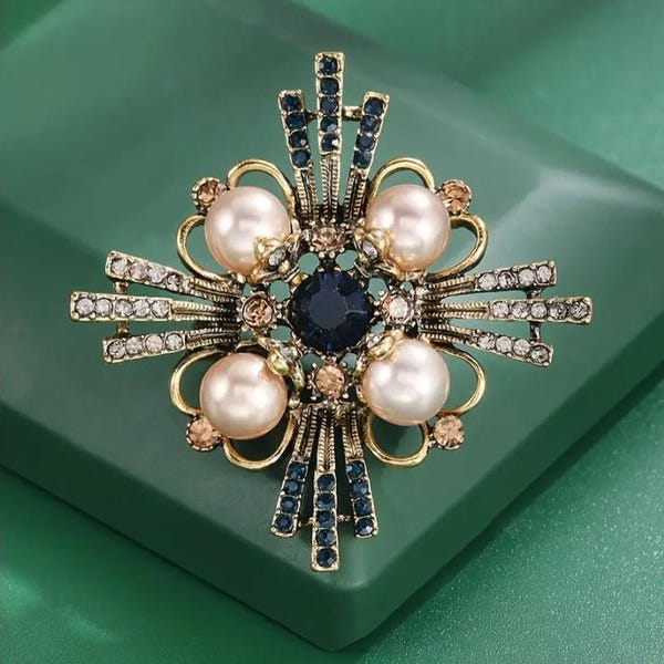Vintage Style Brooch Pin with Faux Pearl And Rhinestone