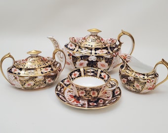 Antikes Royal Crown Derby Traditional Imari Teeservice mit Tasse 2451 – aus dem Jahr 1907+