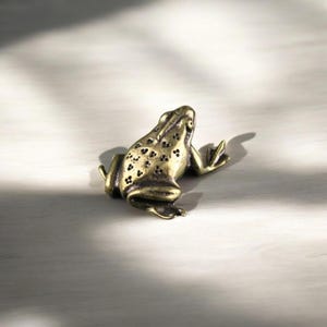 Brass Frog Statue - Pocket Animal Ornament, Mini Antique Bronze Frog King Sculpture, Tiny Frog Figurine, Home Decor, Gift for Frog Lovers