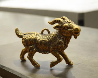 Creative Goat Statue Keychain, Brass Retro Sculpture Pendant, Unique Car Keychain, Animal Lover Gift, Vintage Brass Goat