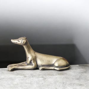 Hund Messing Statue, niedliche Messing Tierfigur, handgemachter Hund Anhänger, Mini Messing Hundeskulptur, dekorative Wohnkunst, einzigartiges Messing Tier Geschenk