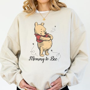 Mommy to Bee Sweatshirt, Daddy to Bee T-Shirt Sweater, Pregnancy Reveal Shirt, Disney Pooh Mommy Tee, Family Matching Shirt, Funny Mom Tee