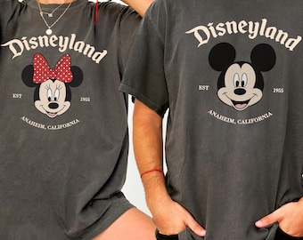 Camiseta Comfort Colors Disneyland Mickey y Minnie (Est. 1955), camiseta de pareja Disney, camiseta a juego Mickey y Minnie, camiseta de manga larga para viajes familiares
