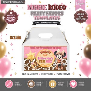 Puede incluir: Una plantilla de caja tipo gablete blanca de 15,24x8,89 cm con un diseño de estampado de vaca rosa y marrón. La caja muestra una estrella de sheriff, una herradura y un personaje de ratón con el texto: Saddle Up Britton Mae's First Rodeo.