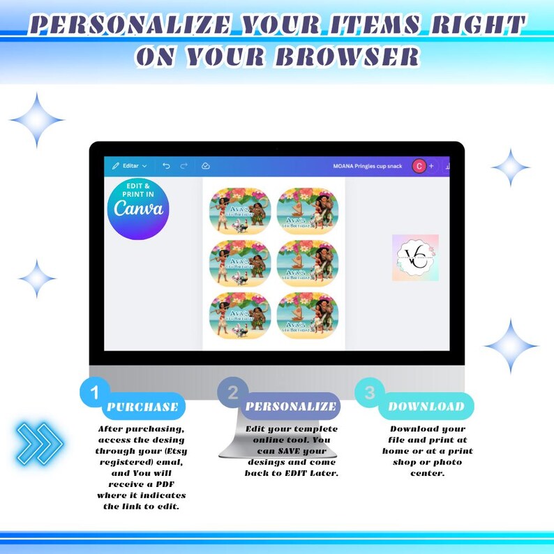 Pu&ograve; includere: Uno schermo di computer mostra un modello di design con il testo "MOANA Pringles cup snack". L'immagine include istruzioni per l'acquisto, la personalizzazione e il download del design. Il testo "PERSONALIZZA I TUOI ARTICOLI DIRETTAMENTE SUL TUO BROWSER" &egrave; in alto.
