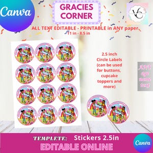 Pode incluir: Etiquetas circulares imprimíveis de 2,5 polegadas com uma menina soprando bolhas com um arco-íris e flores. As etiquetas são projetadas para serem usadas como toppers de cupcake, botões ou outros projetos de artesanato. O texto nas etiquetas diz "Feliz aniversário Aaliyah".