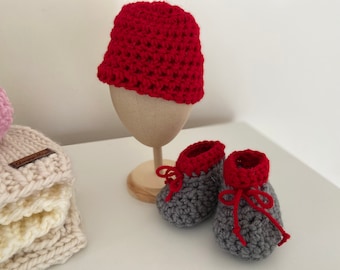 Newborn Gift Set/Booties and Beanie Set/Newborn to 3 Months/New Baby/Newborn Hat/Newborn Booties/Baby Shower