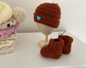 Newborn Crochet Set/New Baby Booties/Newborn Hat/Baby Shower Gift/Newborn Booties and Hat Set