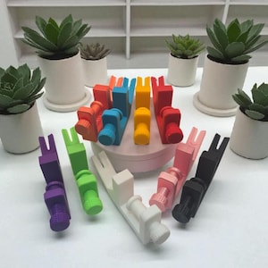 Zipper Pull Jig: Crafting Tool for Easy Zipper Assembly