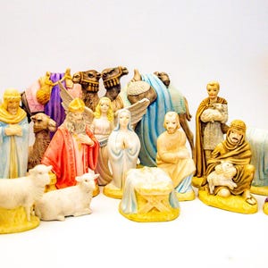 RARE: Vintage Holland Mold 16-Piece Hand-Painted Nativity Set