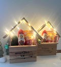 Weihnachtsmarkt to Go – Geschenkbox mit Lichterkette, Tee, Seelenwärmer & Süßigkeiten – Weihnachtsgeschenk – Winter Geschenkset product logo