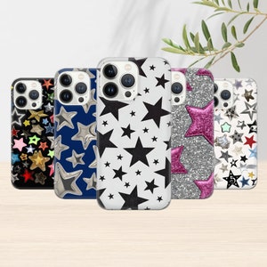 Puede incluir: Cinco fundas para teléfono diferentes con patrones de estrellas. Las fundas son de varios colores, incluyendo negro, azul, blanco, plateado y rosa. Las fundas están hechas de un material transparente y tienen un patrón de estrellas impreso en ellas.