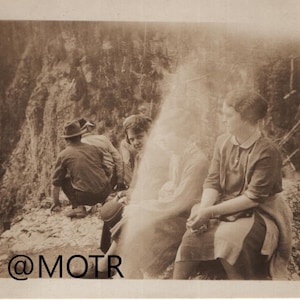 Found Photo &quot;Beam Me Up, Scotty&quot; Original Vernacular Snapshot Photograph
