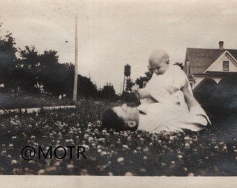 Vernacular Photo "Special Moments" Original  Vintage Photo