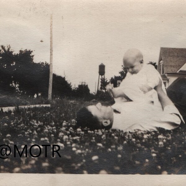 Vernacular Photo "Special Moments" Original  Vintage Photo