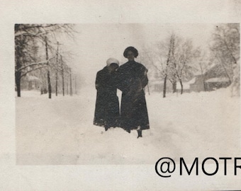 Vintage Photo "Winter Contrast" Original Vernacular Snapshot