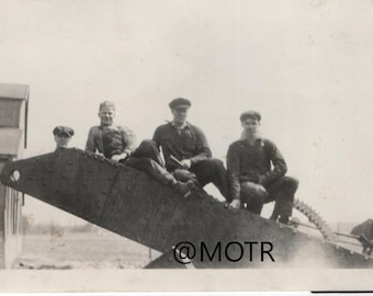 Vernacular Photo "The Talking Head" Original Snapshot